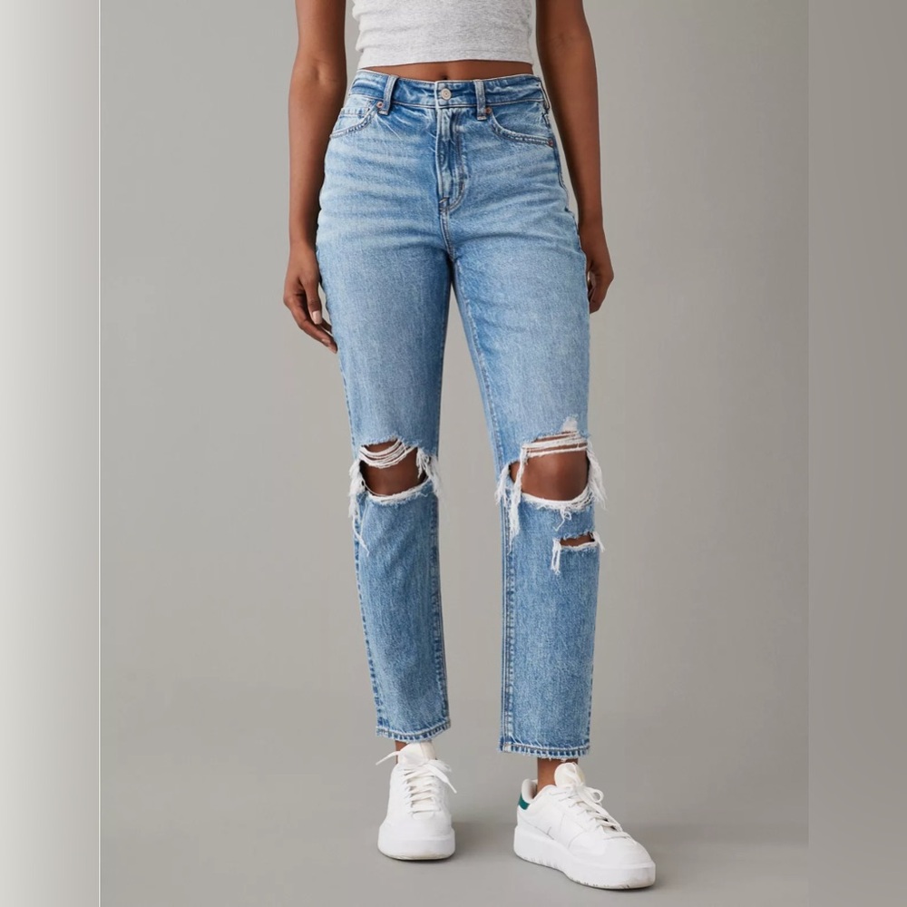 A022 American Eagle Light Blue Distressed Straight Leg Jeans Ripped Knee Size 6